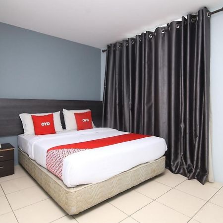 Oyo 90136 Jumbo Inn Kuching Exterior photo