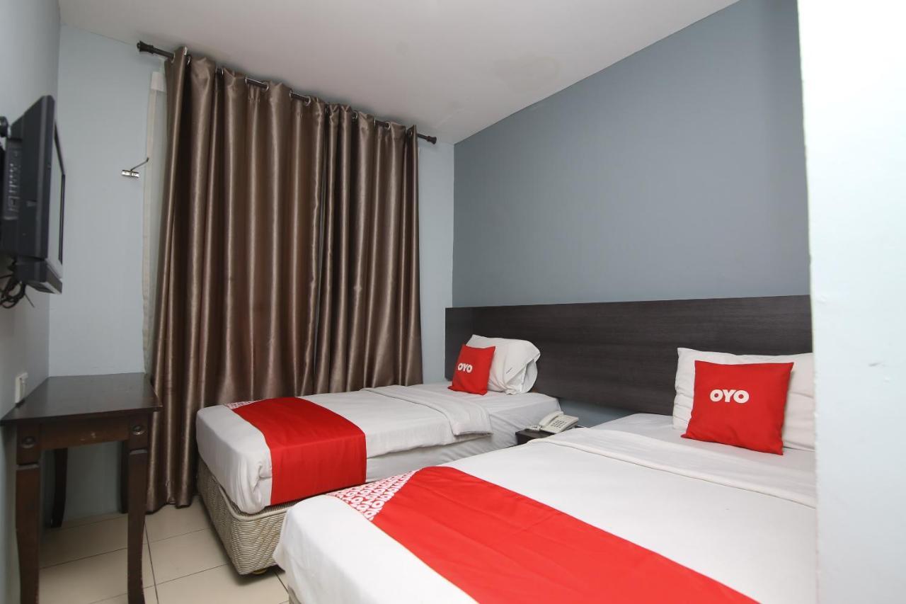 Oyo 90136 Jumbo Inn Kuching Exterior photo