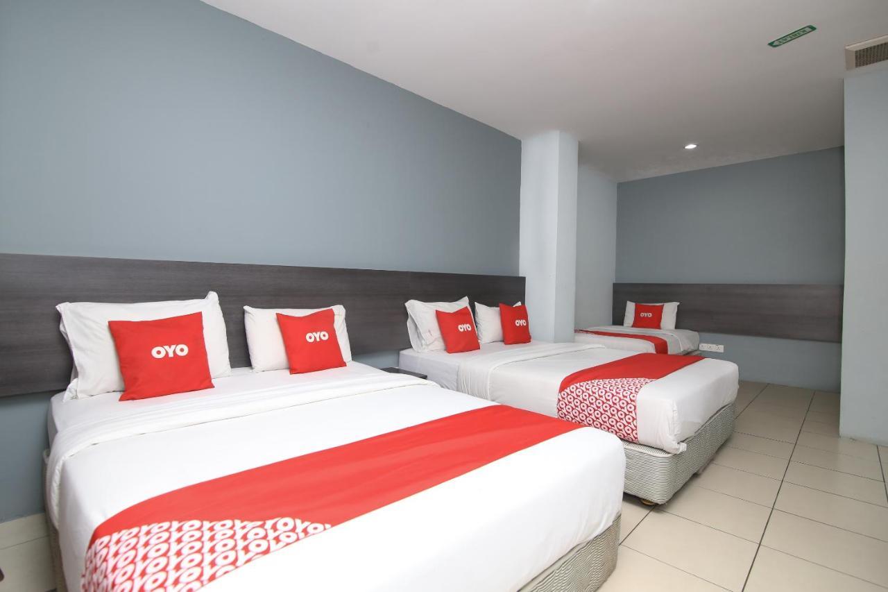 Oyo 90136 Jumbo Inn Kuching Exterior photo