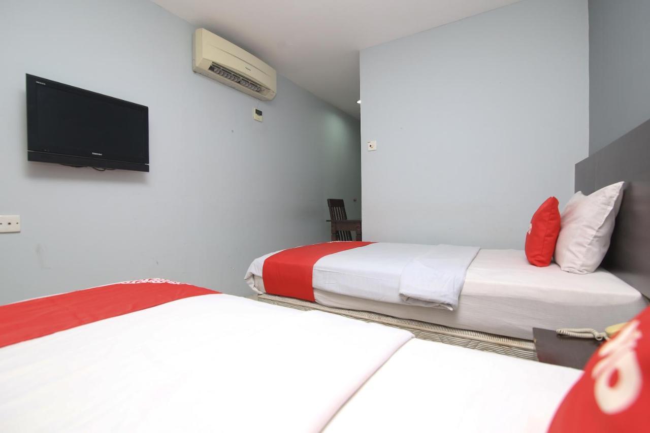 Oyo 90136 Jumbo Inn Kuching Exterior photo