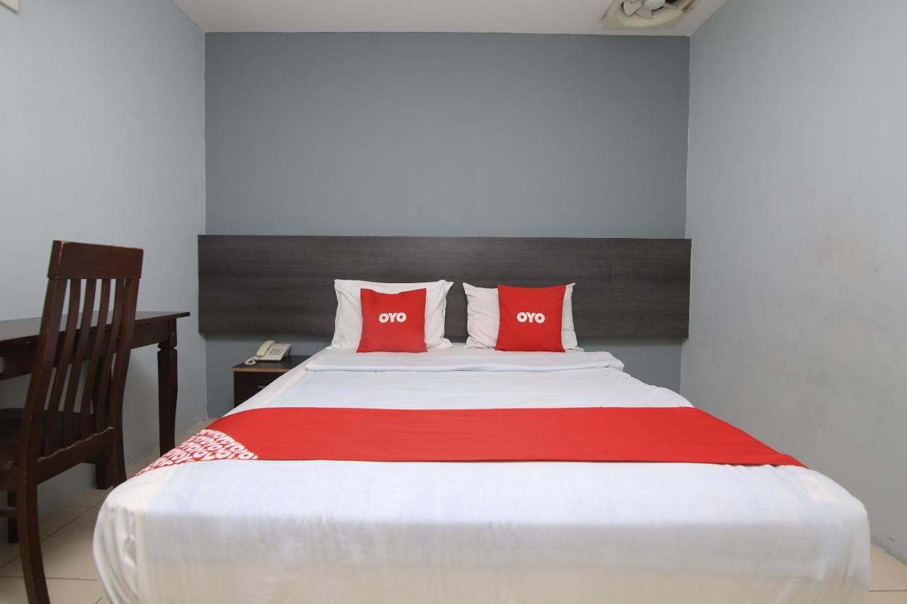 Oyo 90136 Jumbo Inn Kuching Exterior photo