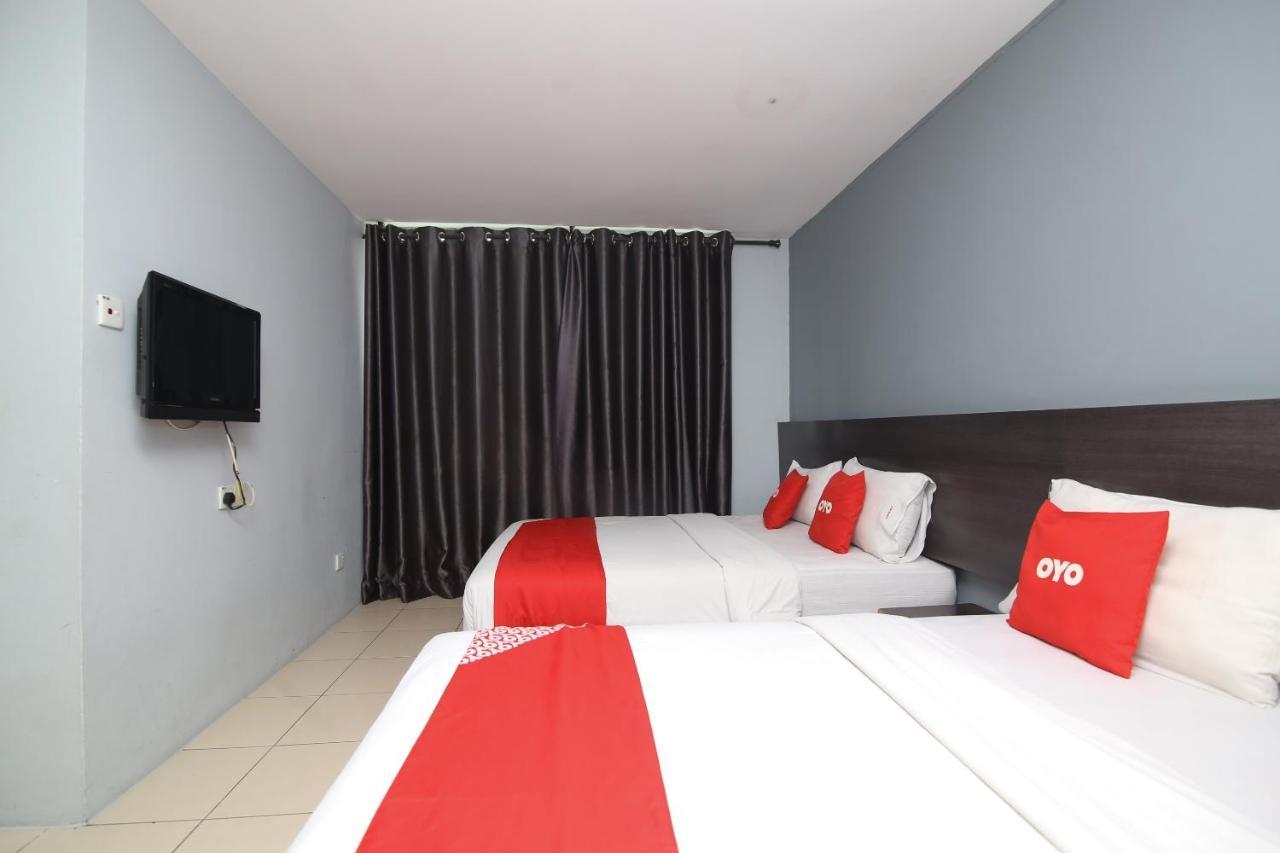Oyo 90136 Jumbo Inn Kuching Exterior photo