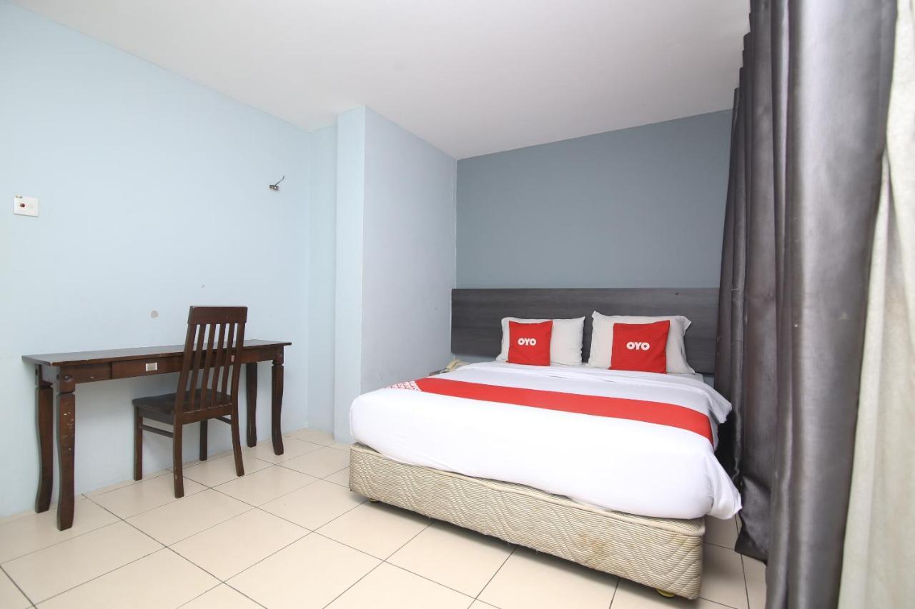 Oyo 90136 Jumbo Inn Kuching Exterior photo