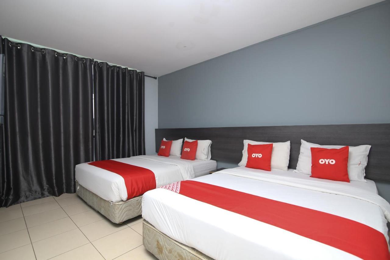 Oyo 90136 Jumbo Inn Kuching Exterior photo