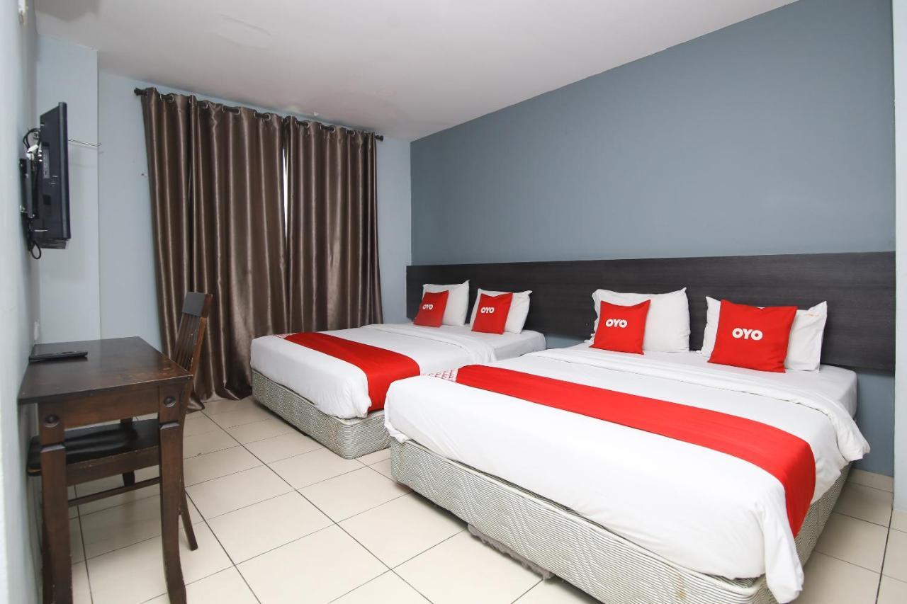 Oyo 90136 Jumbo Inn Kuching Exterior photo