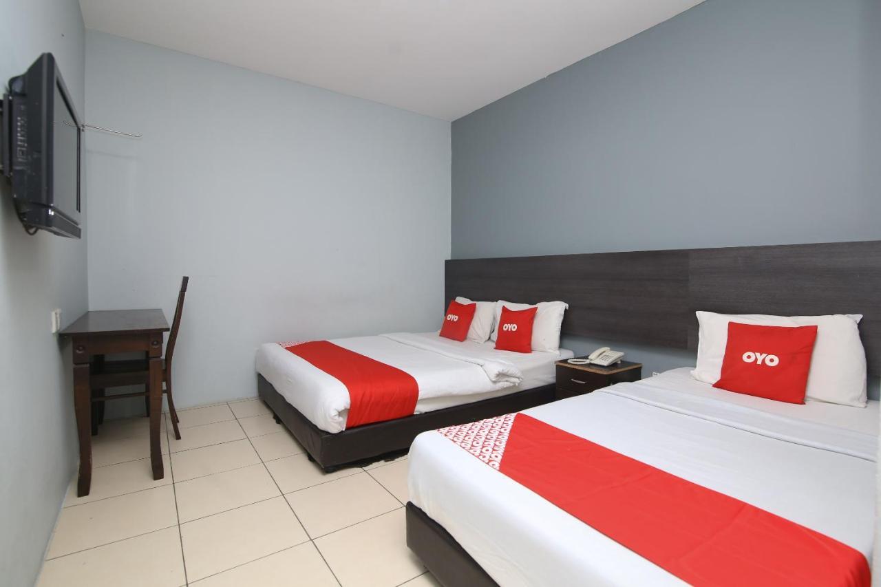 Oyo 90136 Jumbo Inn Kuching Exterior photo
