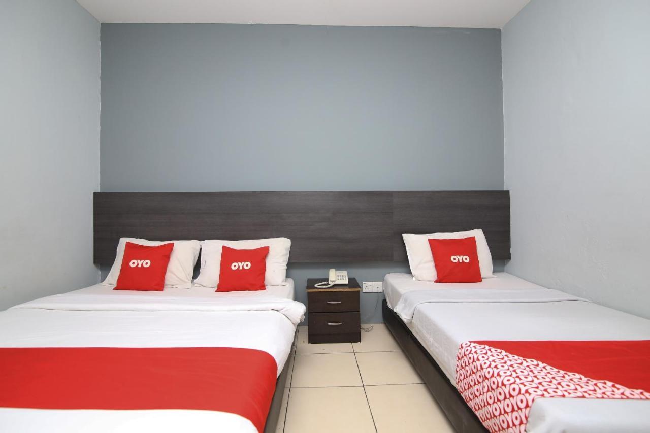 Oyo 90136 Jumbo Inn Kuching Exterior photo