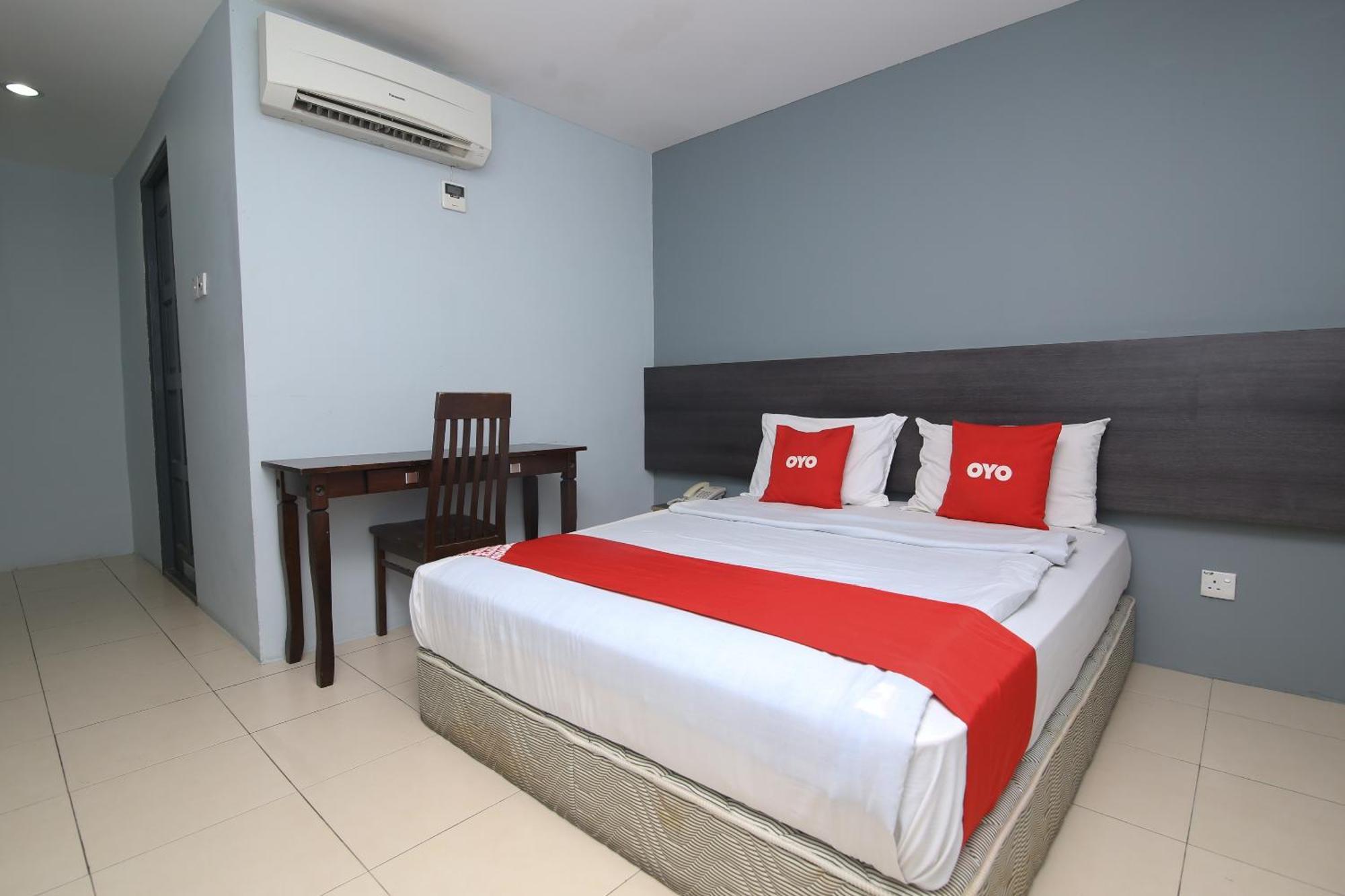 Oyo 90136 Jumbo Inn Kuching Exterior photo