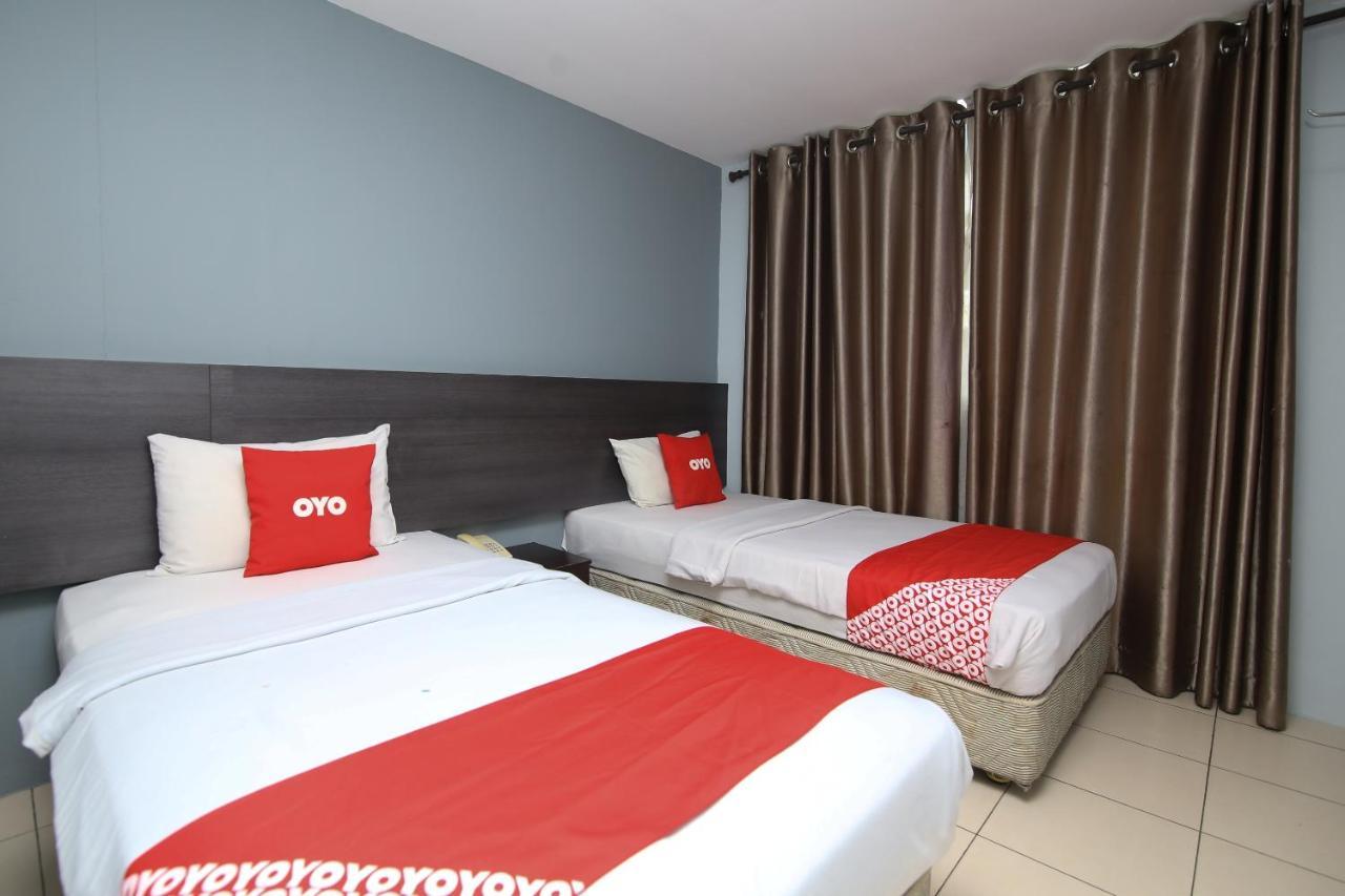 Oyo 90136 Jumbo Inn Kuching Exterior photo