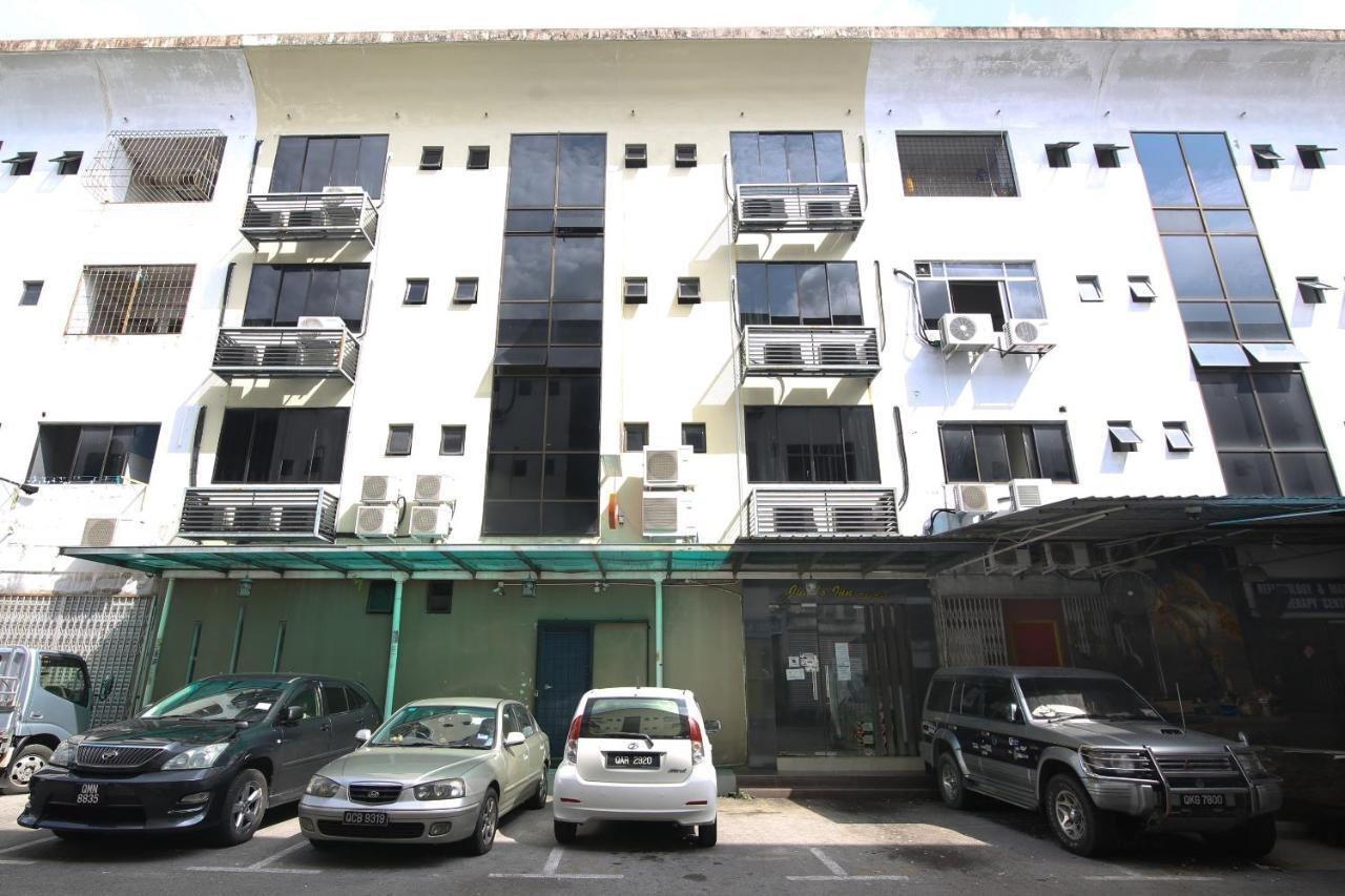 Oyo 90136 Jumbo Inn Kuching Exterior photo