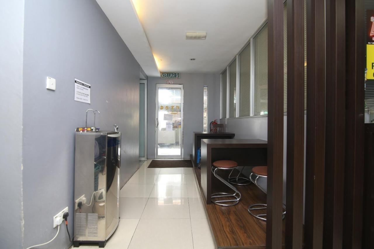 Oyo 90136 Jumbo Inn Kuching Exterior photo