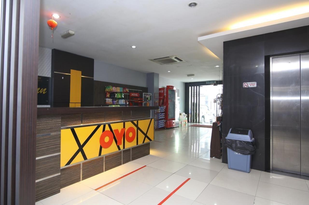 Oyo 90136 Jumbo Inn Kuching Exterior photo