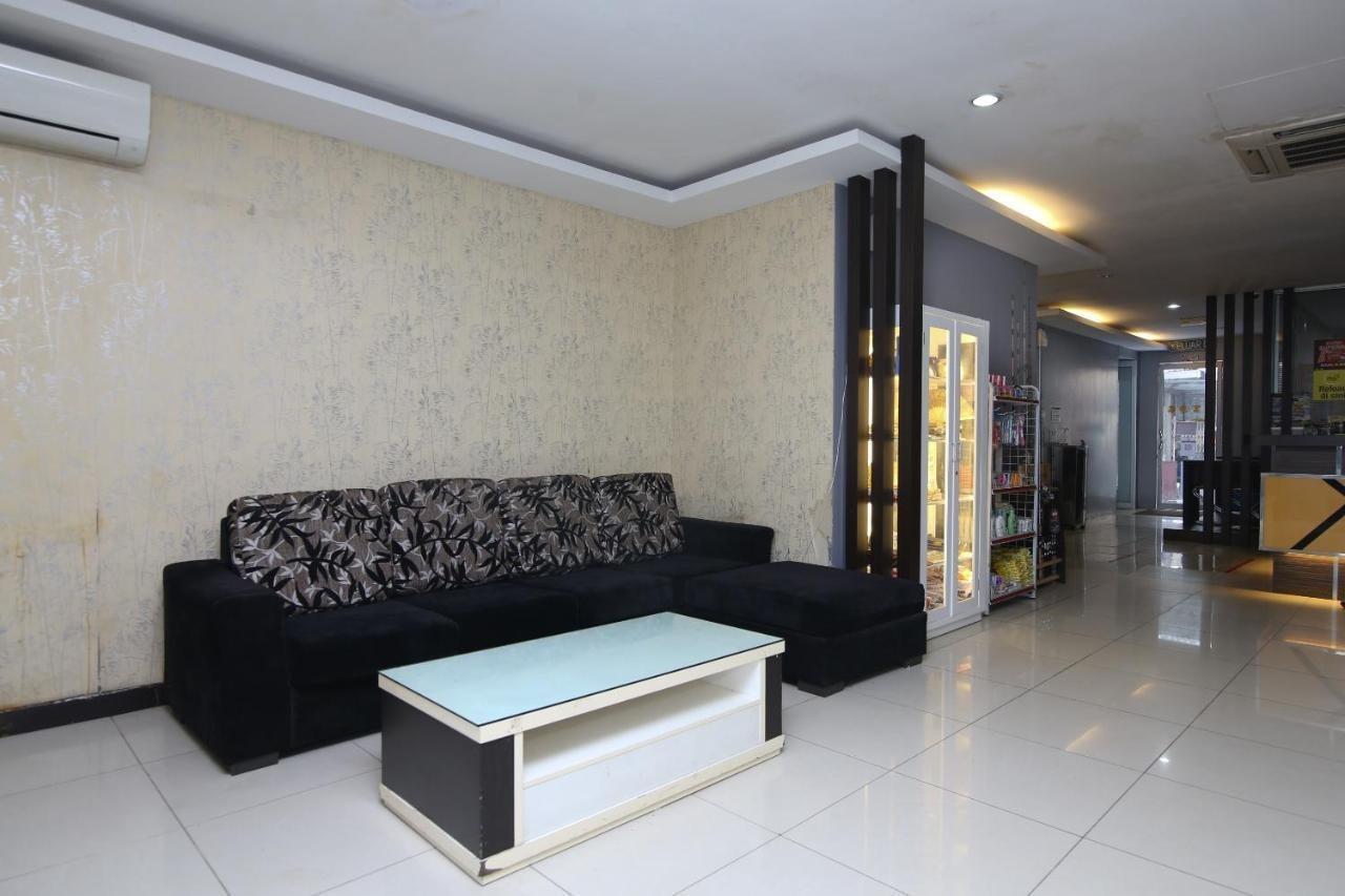 Oyo 90136 Jumbo Inn Kuching Exterior photo